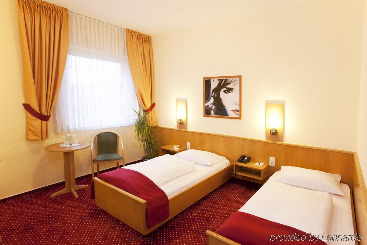 Arthotel Ambassador Wiesbaden - Free Parking Pokoj fotografie